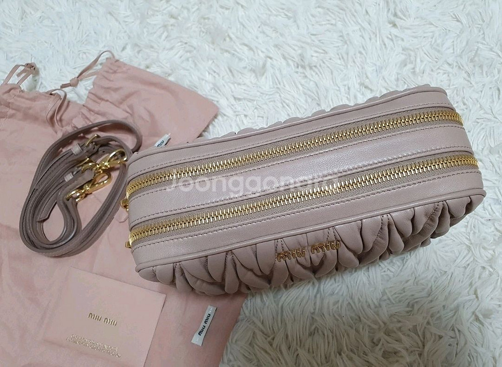 미우미우 마테라쎄 더블지퍼 크로스백--5