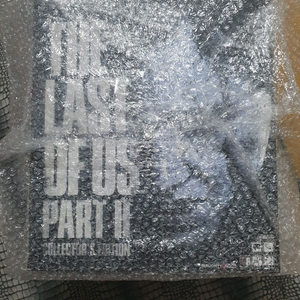 라스트오브어스2 컬렉터즈 에디션 판매합니다.
