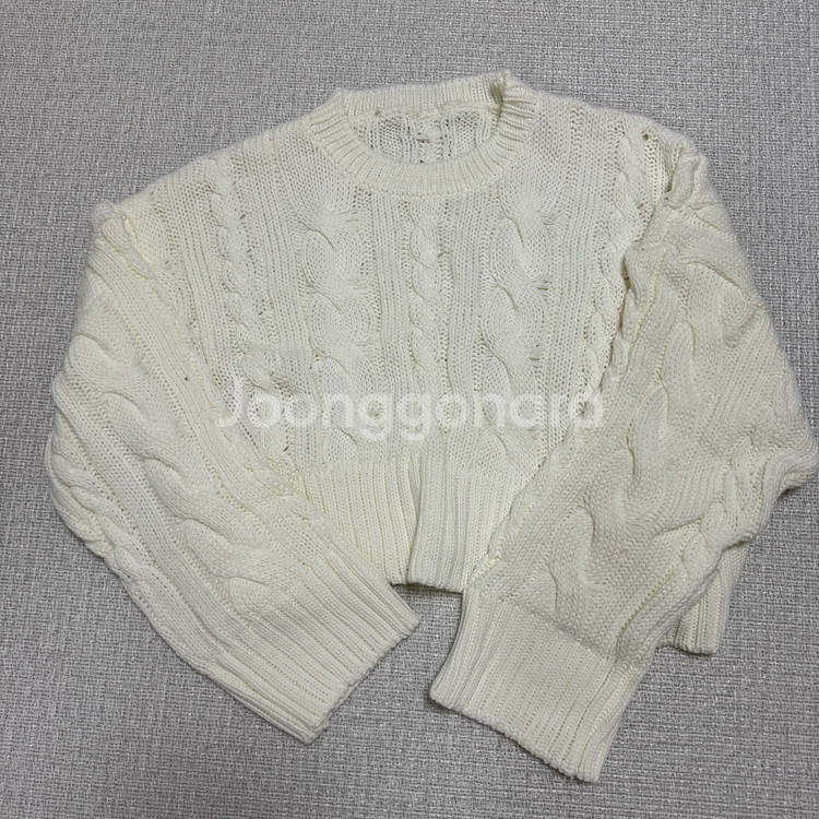 새상품 크롭루즈핏니트 가을니트 꽈배기니트--0