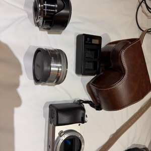 소니a6000번들렌즈+35mm카페렌즈 일괄