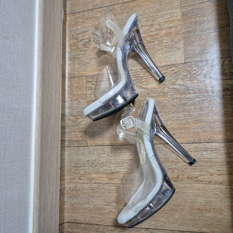 여자 비키니 대회 용품 이미지