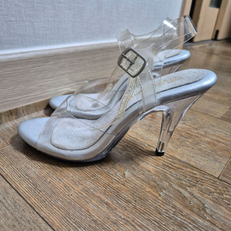 여자 비키니 대회 용품 이미지