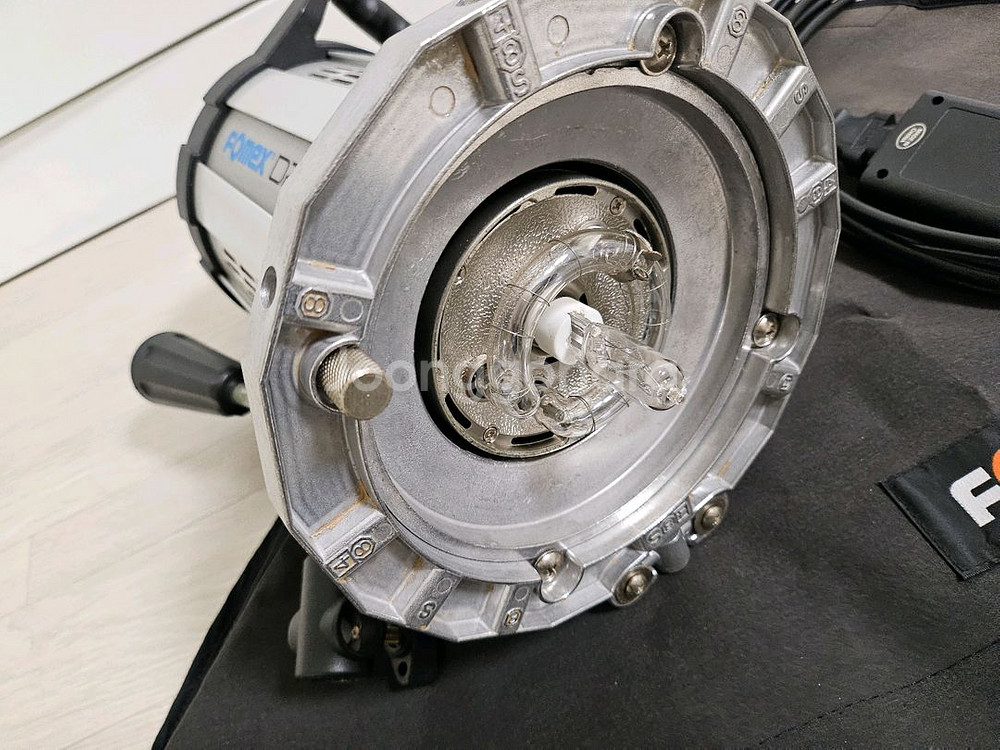 포맥스 FOMAX D200 스튜디오 조명 라이트 영업용--2