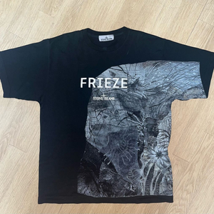 스톤어일랜드 프리즈 서울 콜라보 티셔츠