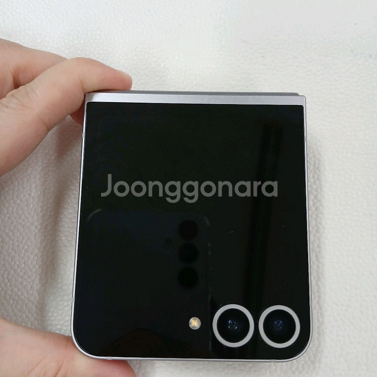 찍힘X갤럭시Z플립6 256기가공기계중고폰알뜰폰퀵택배가능--7