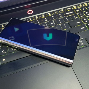 kt z폴드3 실버. 외관 깨끗함. 판매합니다 개인