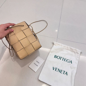 보테가베네타 카세트백 포리지