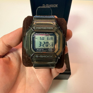 지샥 gw-s5600 카본 스퀘어 판매합니다