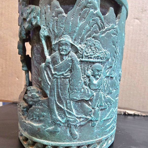 고대 청동 붓필통