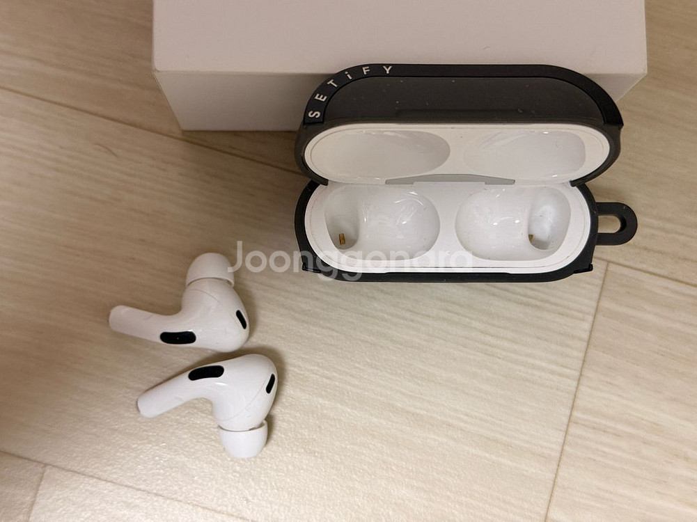 Apple 에어팟 프로 2세대 (USB-C) 판매합니다--3