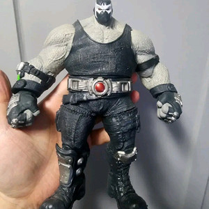 맥팔레인 라스트온어스 BAF 베인 피규어