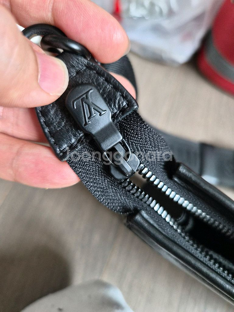 루이비통 가스통 크로스백--4