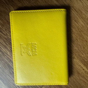 엠씨엠 겨자색 카드지갑 새제품 고급지고 얇아서좋 가죽고