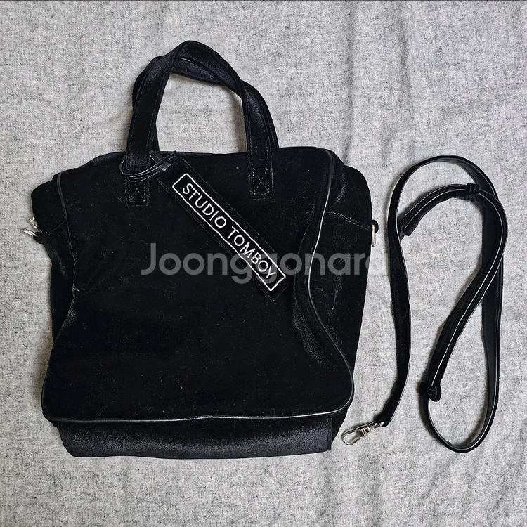 스튜디오 톰보이 블랙 백 싸게 팔아요.--0