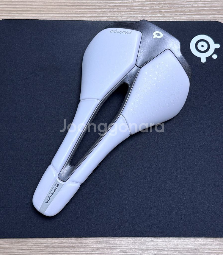 프롤로고 스크래치 안장--0