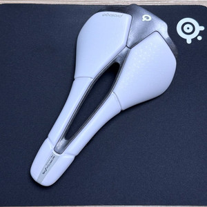 프롤로고 스크래치 안장