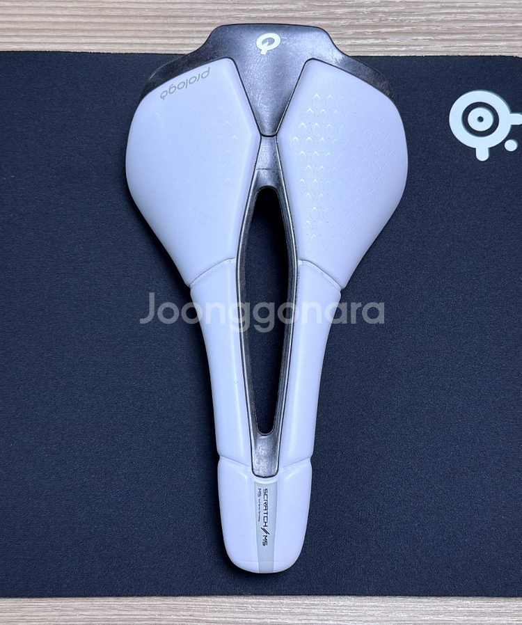 프롤로고 스크래치 안장--1