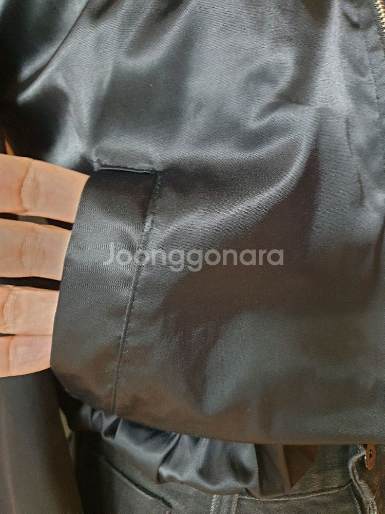 (새제품)블랙새틴 셔링 집업 크롭점퍼--7
