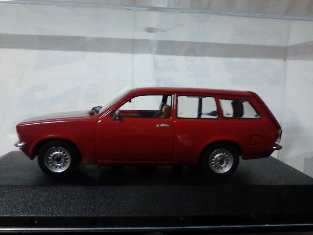 1:43 다이캐스트 미니카..오펠 카라반 이미지