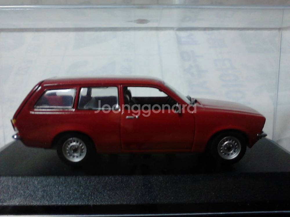 1:43 다이캐스트 미니카..오펠 카라반--3