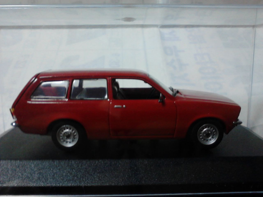 1:43 다이캐스트 미니카..오펠 카라반 이미지