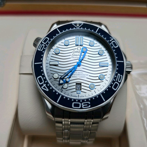 오메가 씨마스터 300 신형 42mm 로듐 청판 블루핸