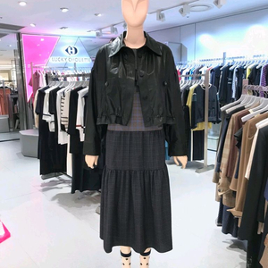 럭키슈에뜨 페이크레더자켓