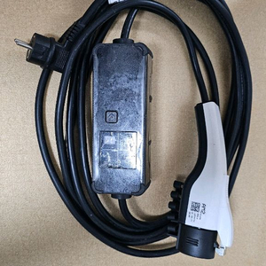 현대 전기차 비상용 충전기(220V) 팝니다
