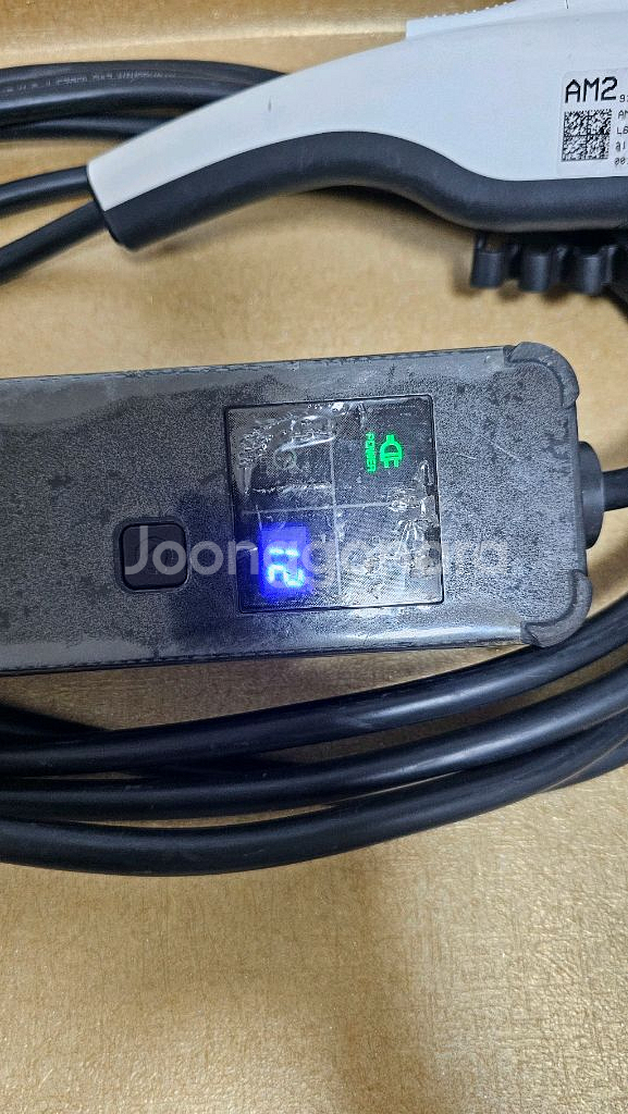 현대 전기차 비상용 충전기(220V) 팝니다--3