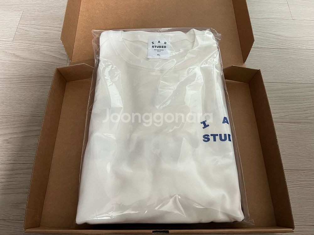 아이앱 10주년 티셔츠 화이트 블랙 세트 M,XL 판매--2