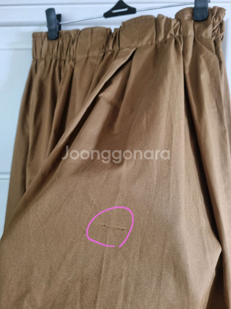 카멜브라운 핀턱주름 밴딩 플레어 롱스커트--2