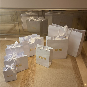 디올 크레딧이나 교환 가능한 새상품 구매해요