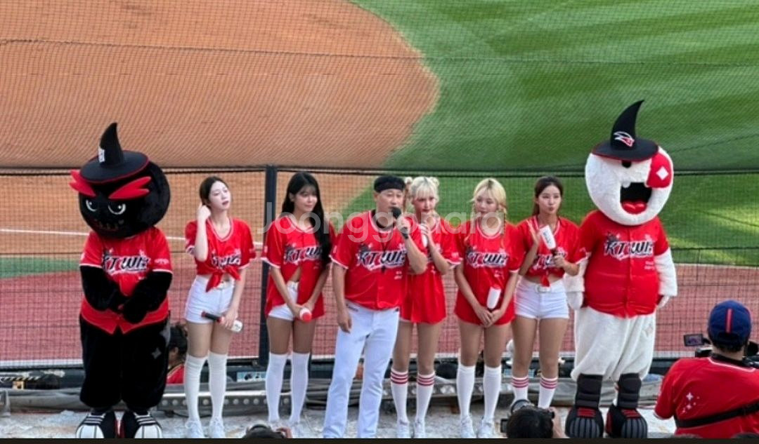 (새상품)KT위즈 진출기원 빅또리 빨강 유니폼 판매--0