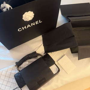 샤넬 클래식 미듐 금장 새상품