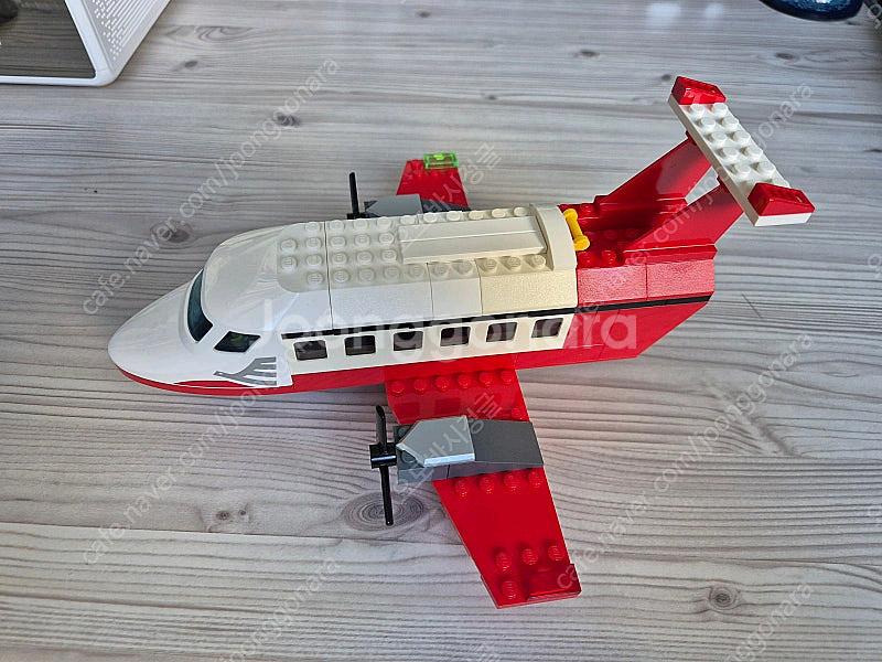 정품 레고 시티 60261 비행기 판매합니다--0