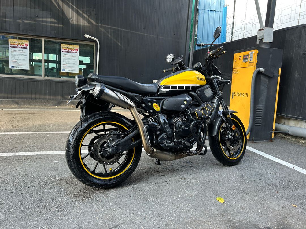 XSR700 이미지