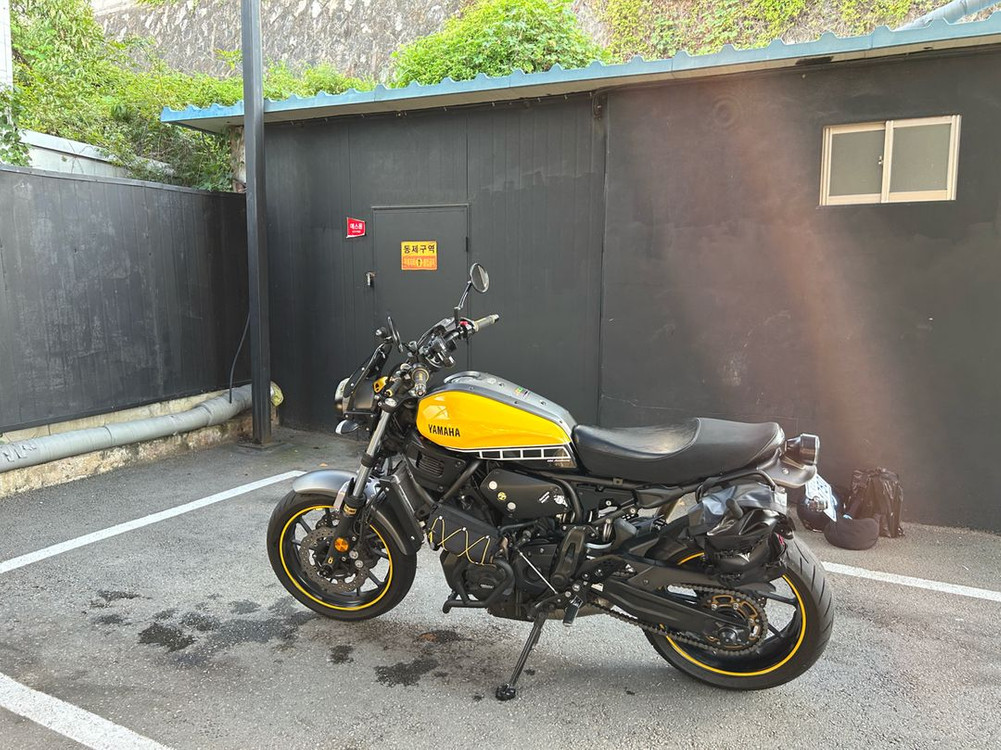 XSR700 이미지