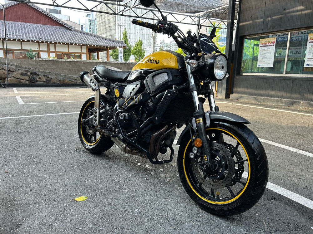 XSR700 이미지