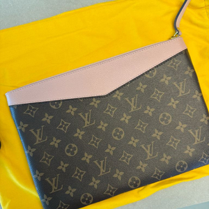 루이비통 모노그램 클러치 핑크