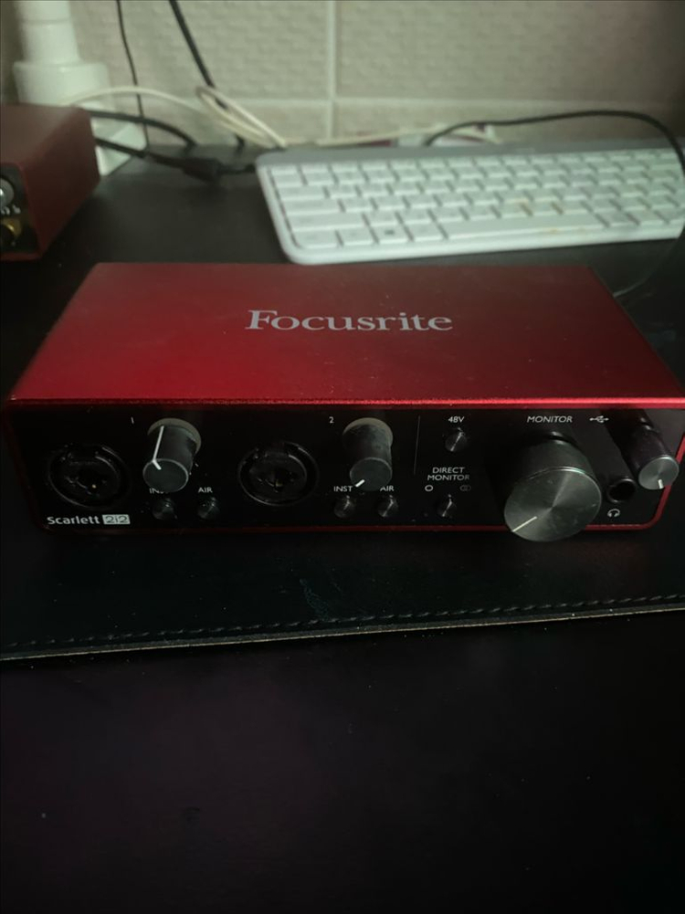 스칼렛 포커스라이트 2i2 이미지