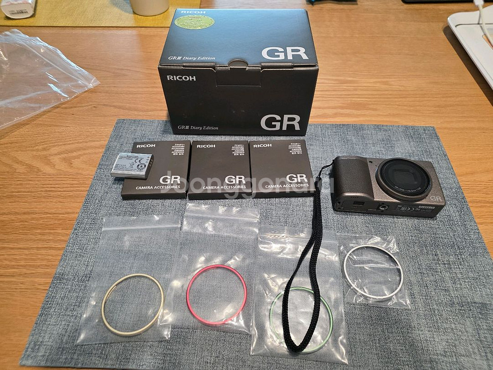 리코 GR3 다이어리에디션 팝니다. (액정깨져서싸게팜)--0