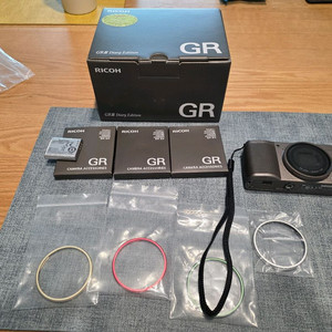 리코 GR3 다이어리에디션 팝니다. (액정깨져서싸게팜)