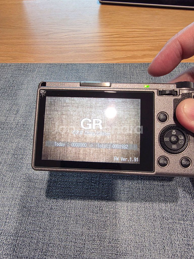 리코 GR3 다이어리에디션 팝니다. (액정깨져서싸게팜)--1