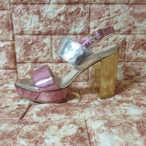 (235) GUESS 여자 스트랩샌들