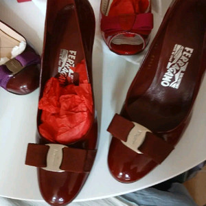 페라가모 바라 펌프스 힐.세일