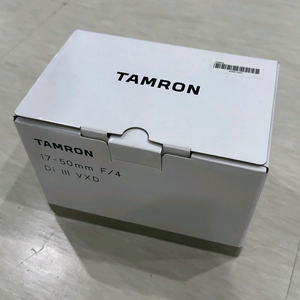 탐론 17-50mm F4 (소니E마운트) 팝니다.