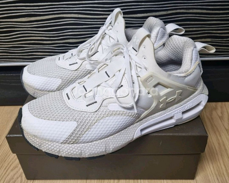 언더아머 호버메가 무브먼트 화이트 스니커즈, 운동화--0