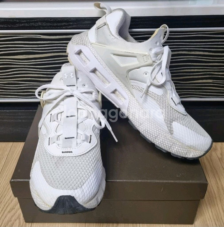 언더아머 호버메가 무브먼트 화이트 스니커즈, 운동화--2