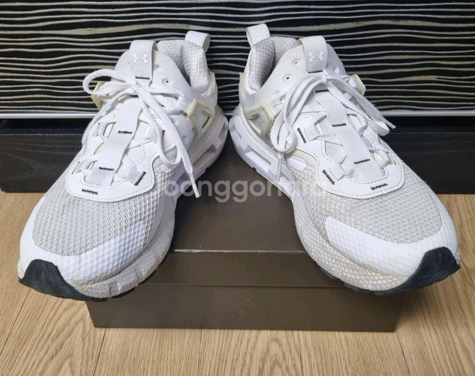 언더아머 호버메가 무브먼트 화이트 스니커즈, 운동화--3