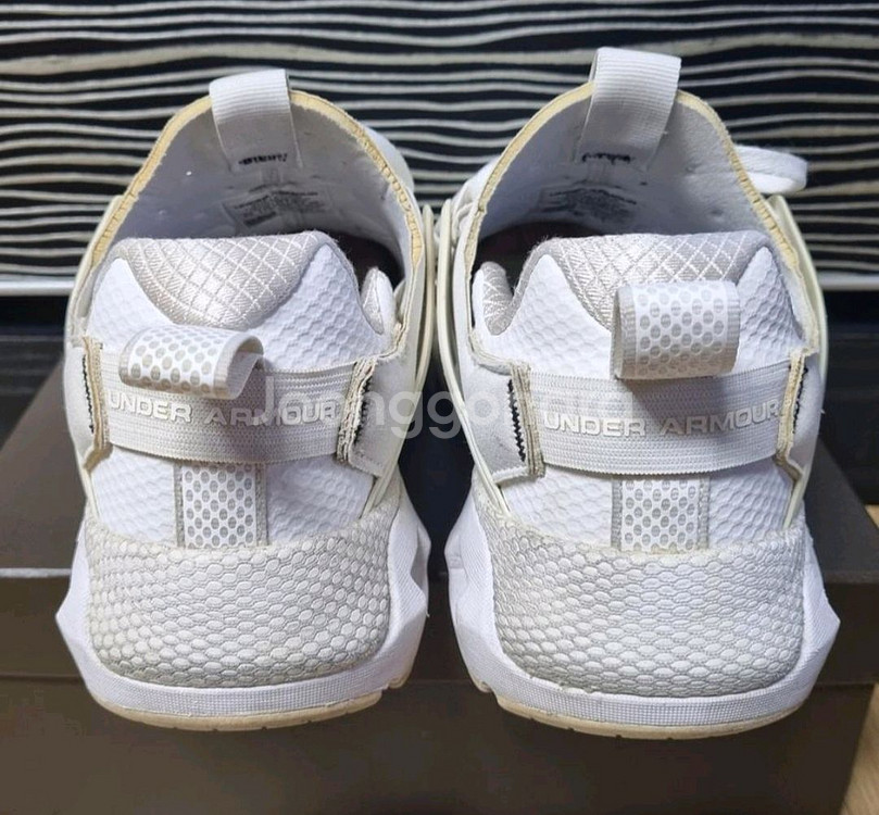 언더아머 호버메가 무브먼트 화이트 스니커즈, 운동화--5